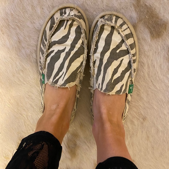 zebra print sanuks